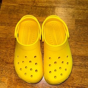 Yellow Crocs men 7/woman 9 smoke free home